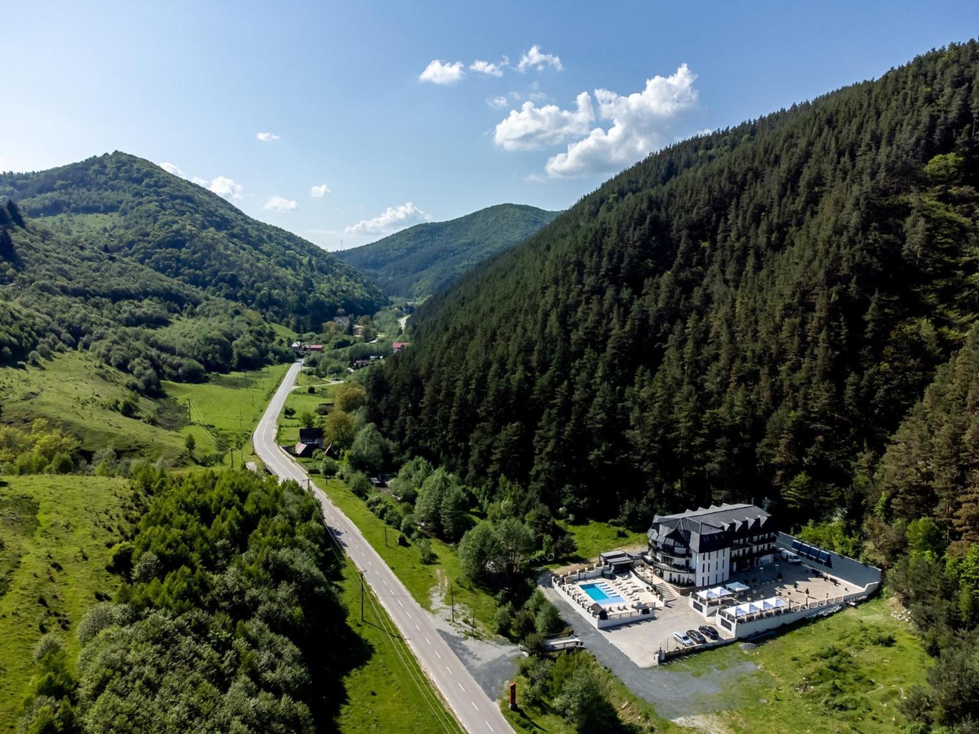 Carpentiere Arena 호텔 Răşinari 외부 사진