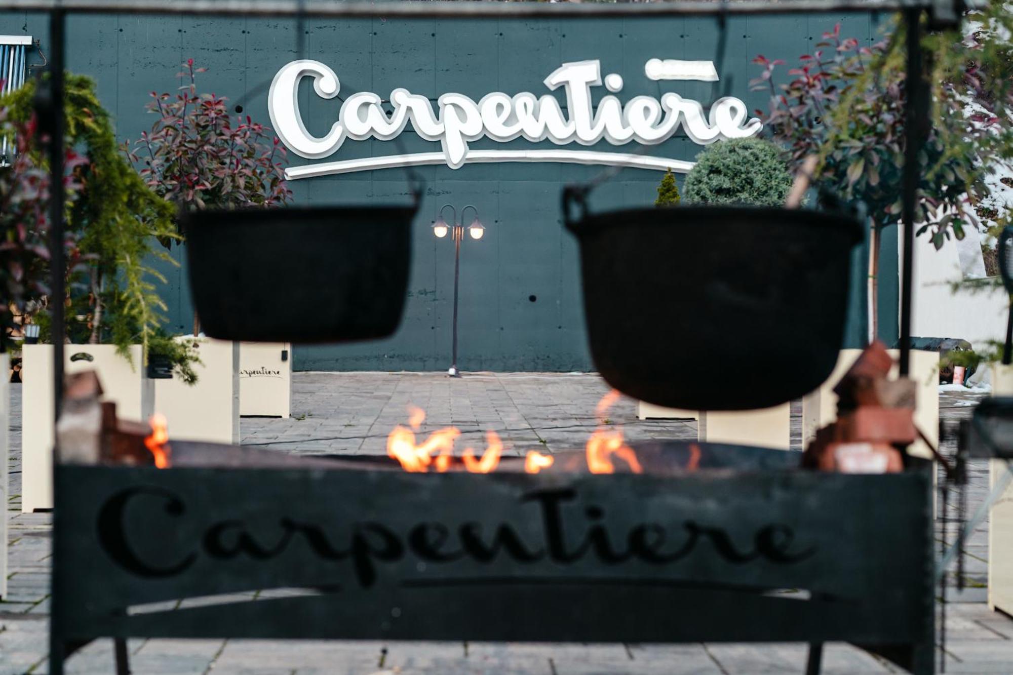Carpentiere Arena 호텔 Răşinari 외부 사진