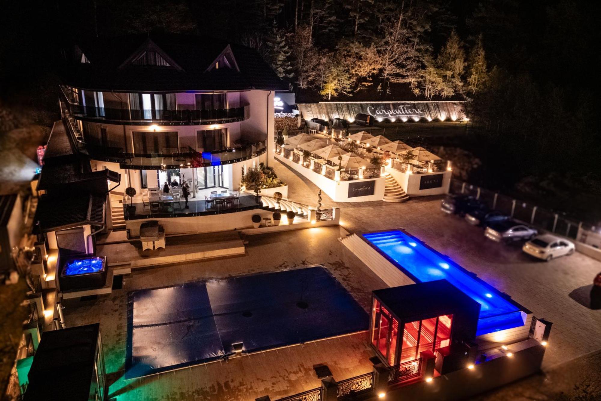 Carpentiere Arena 호텔 Răşinari 외부 사진