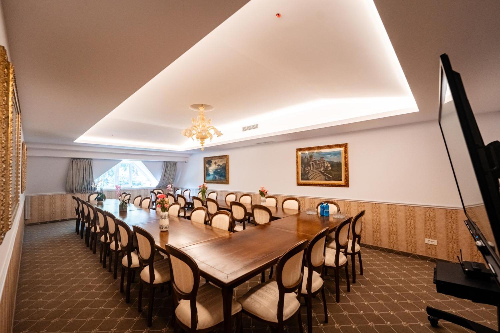 Carpentiere Arena 호텔 Răşinari 외부 사진