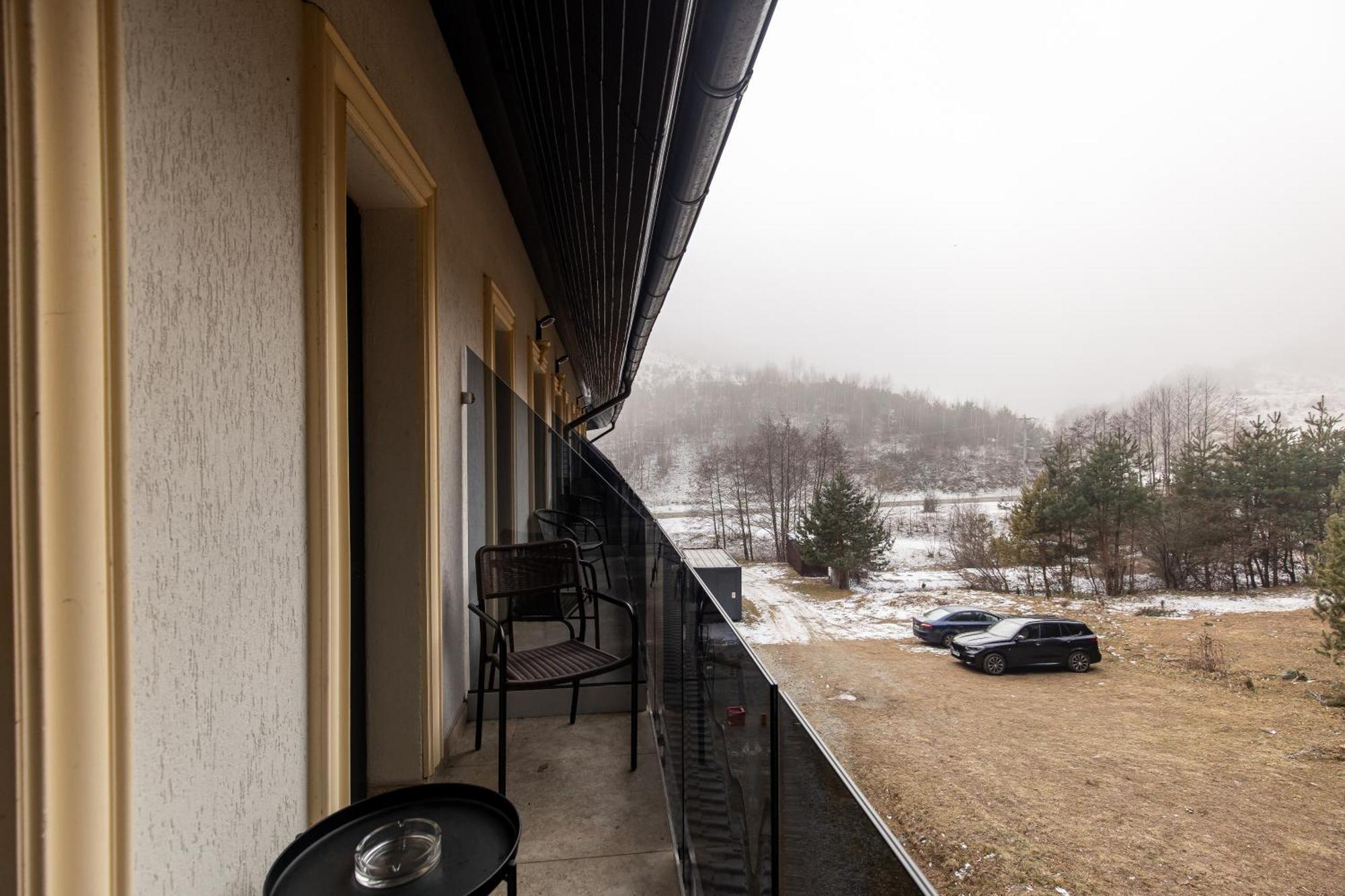 Carpentiere Arena 호텔 Răşinari 외부 사진